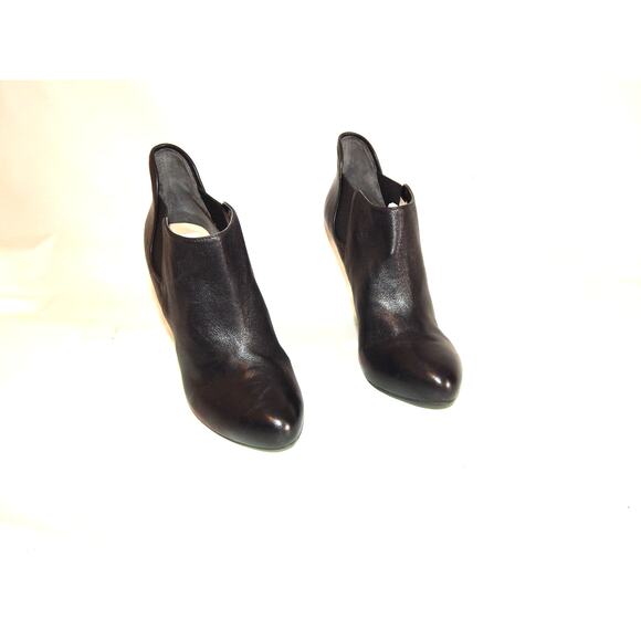 Guess Women Black Leather Ankle Bootie Size 9 Nice Slip On - Picture 7 of 10